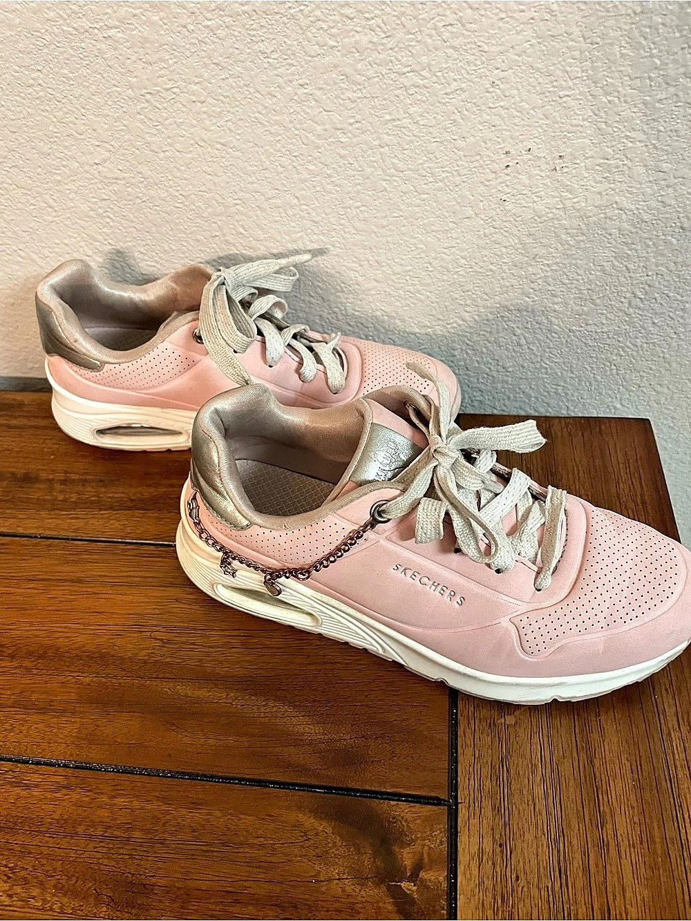 Skechers D'Lites Pink & White Athletic Shoes US 3